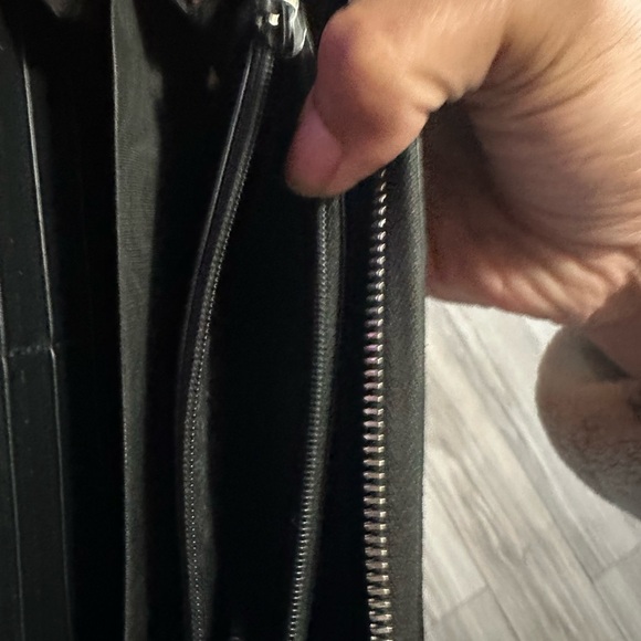 Authentic!!! Gucci Black and Red Wallet - Picture 5 of 9